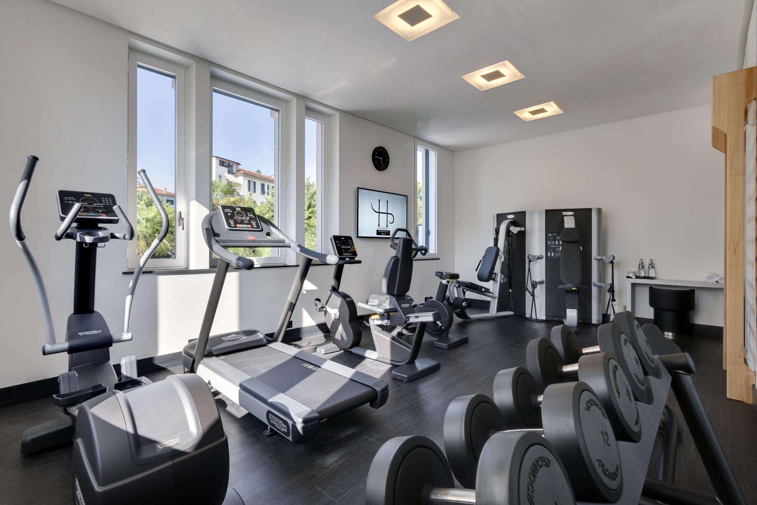 LHP Hotel Montecatini Palace&SPA Esterno foto A gym in a hotel