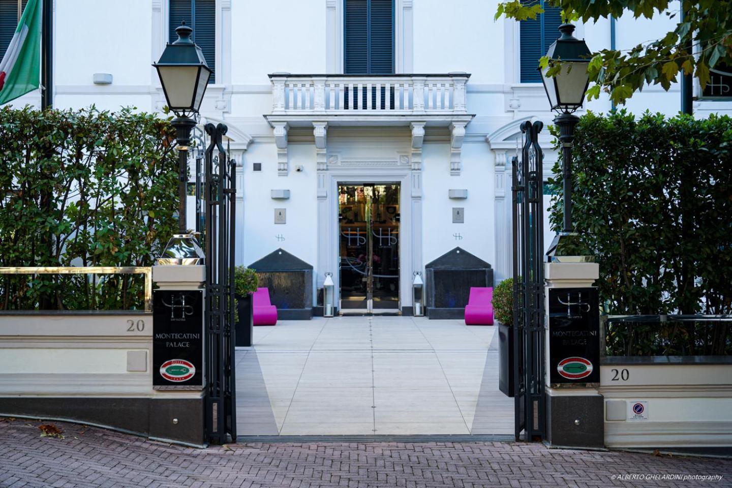 LHP Hotel Montecatini Palace&SPA Esterno foto Entrance to the hotel