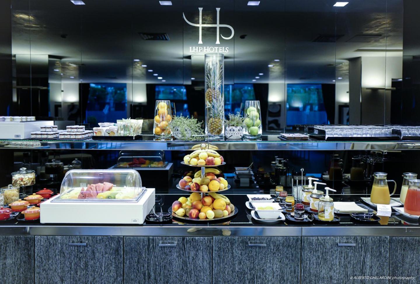LHP Hotel Montecatini Palace&SPA Esterno foto The buffet at the Hublot lounge at Zurich Airport