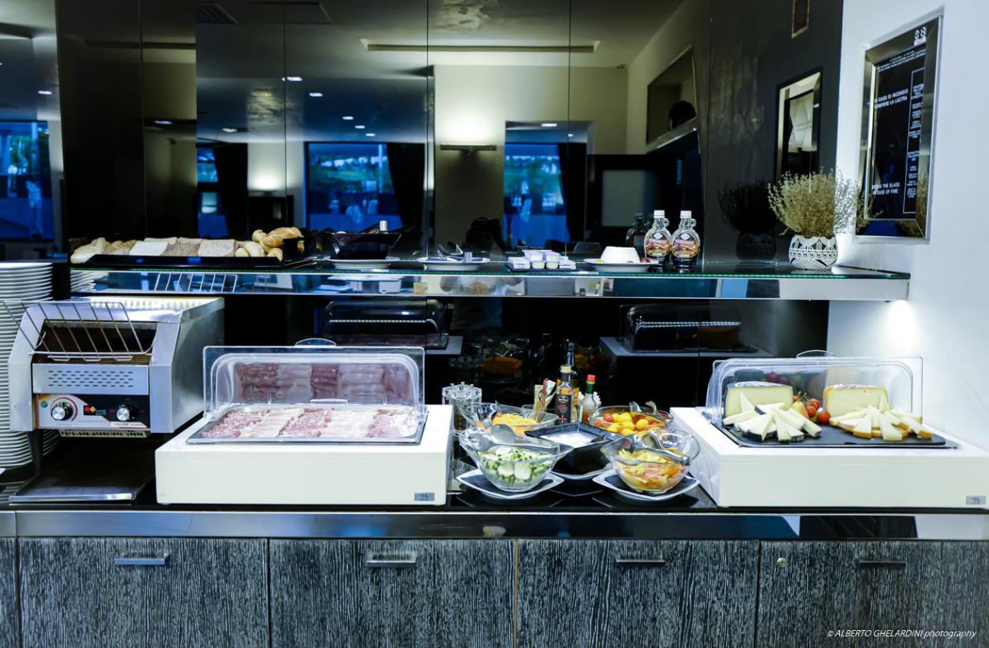 LHP Hotel Montecatini Palace&SPA Esterno foto A buffet at a hotel
