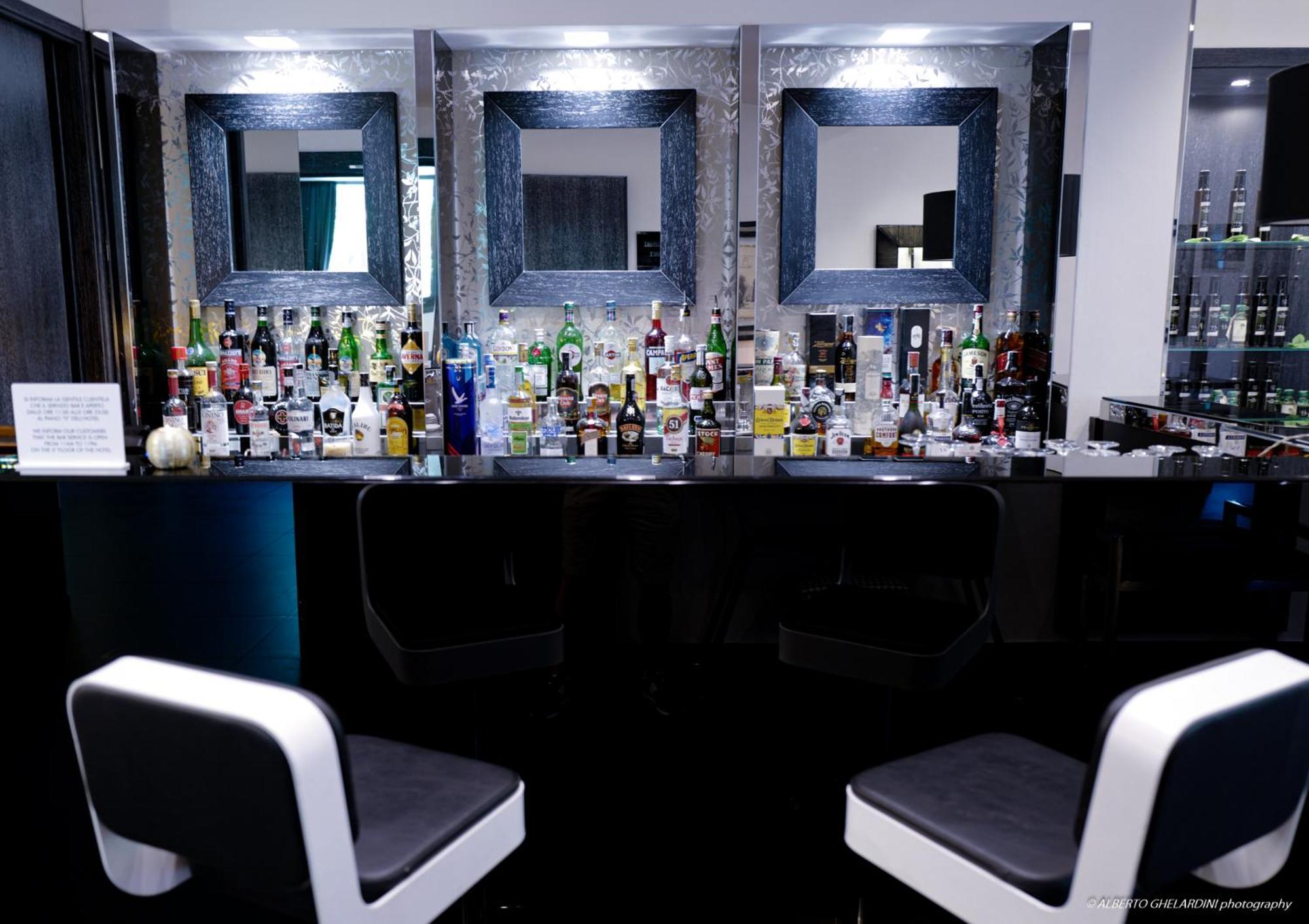 LHP Hotel Montecatini Palace&SPA Esterno foto The bar at the 1001 nights nightclub