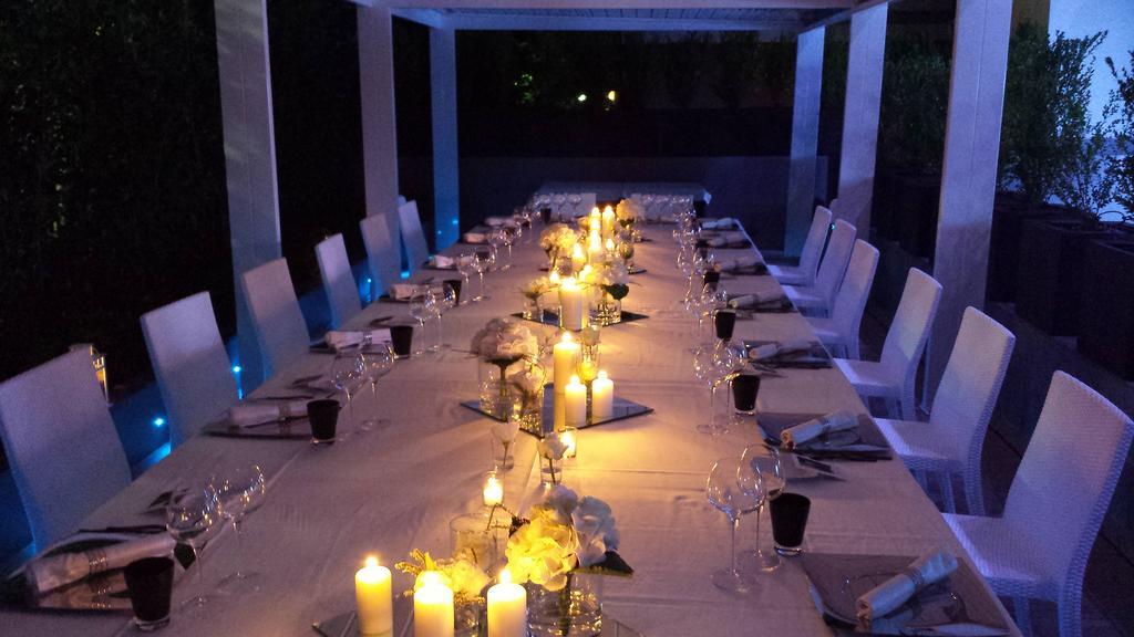 LHP Hotel Montecatini Palace&SPA Esterno foto A dinner table at the 2011 Cannes Film Festival